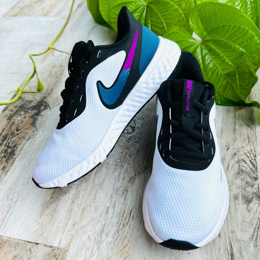 🤍🖤💜Nike Reformation 5💜🖤🤍New